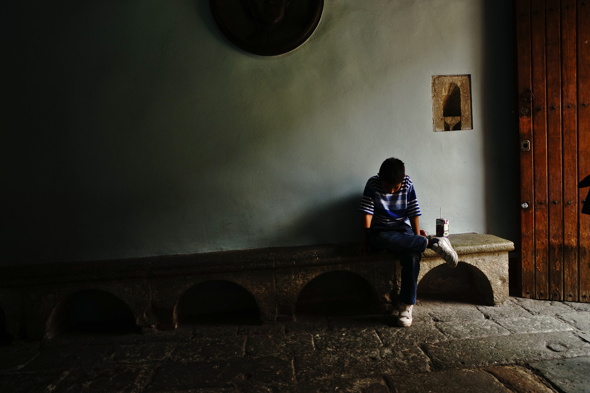 Sony SLT-A99V sample photo. A la luz del umbral photography