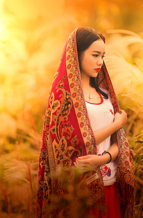 Canon EOS-1D X + Canon EF 200mm F2L IS USM sample photo. Yellow girl with scarf photography