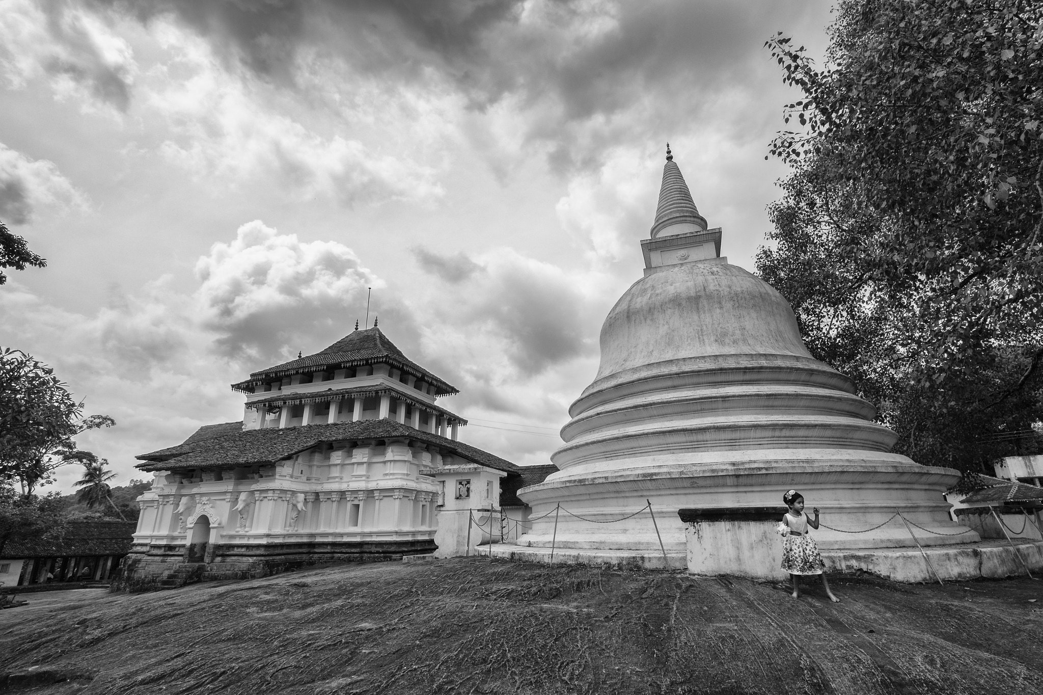 Canon EF-S 10-18mm F4.5–5.6 IS STM sample photo. Lankathilake temple photography
