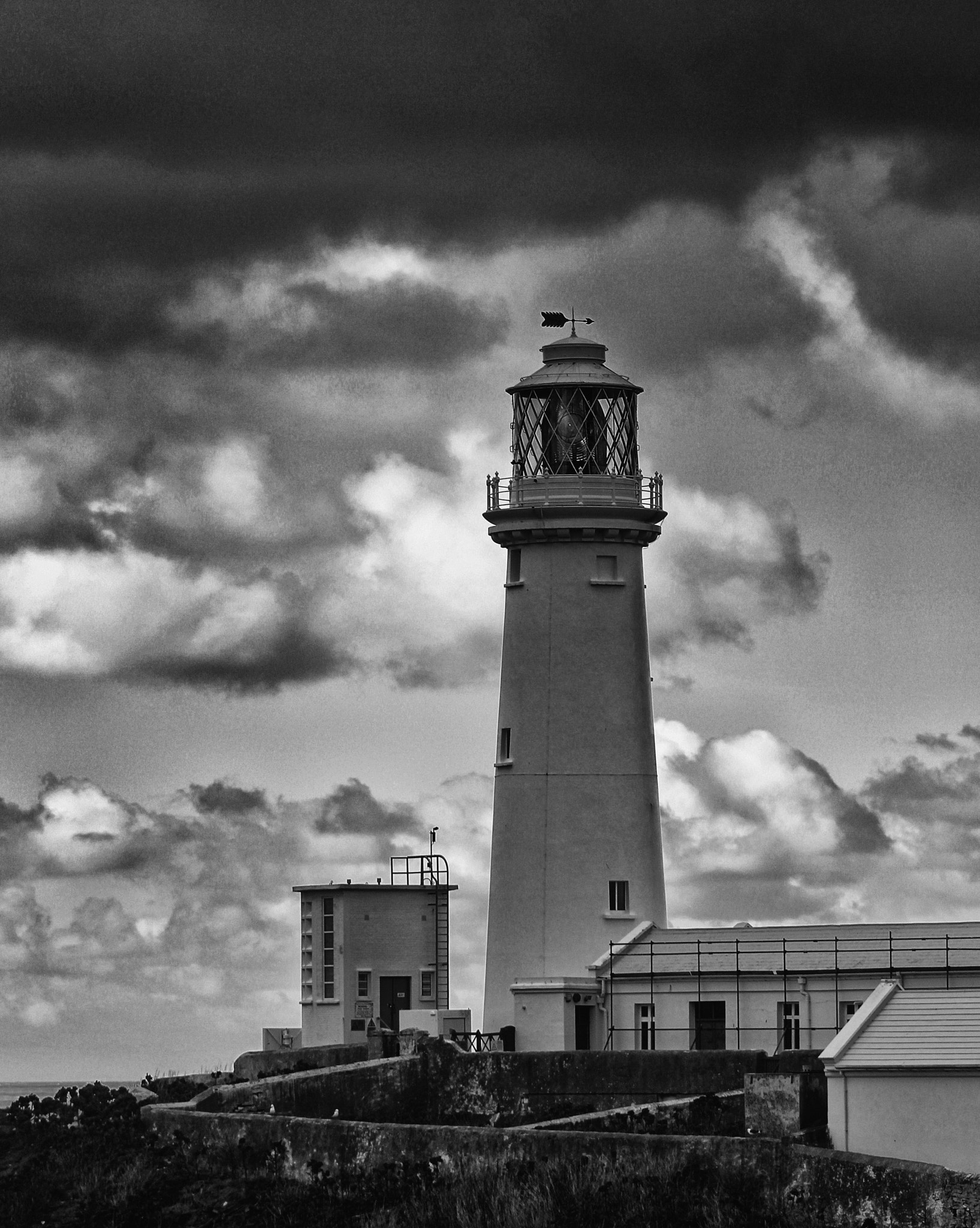 Canon EOS 550D (EOS Rebel T2i / EOS Kiss X4) + Canon EF 90-300mm F4.5-5.6 sample photo. South stack lighthouse photography