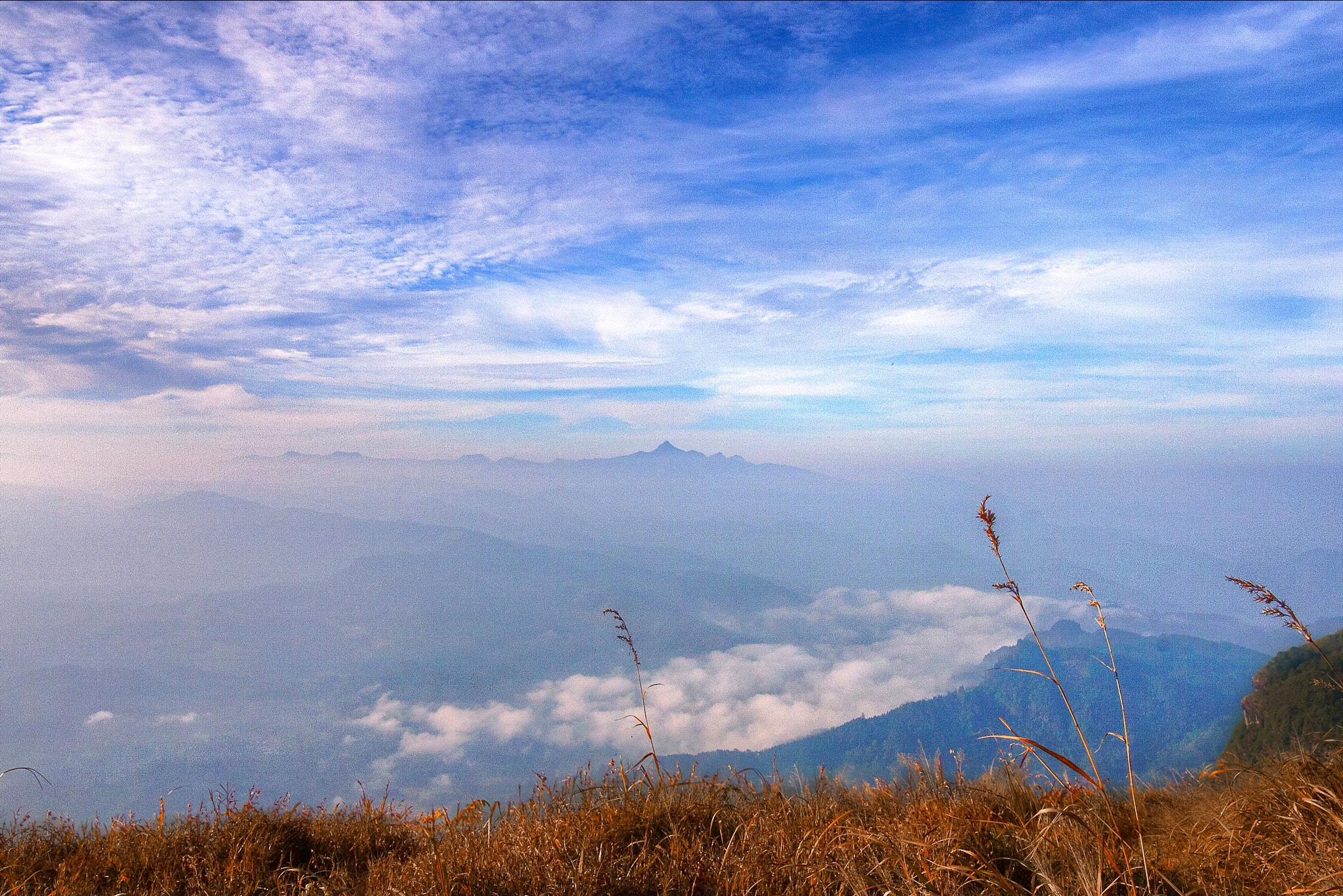 Canon EF-S 10-18mm F4.5–5.6 IS STM sample photo. Morning sun rise_kabaragala, sri lanka photography