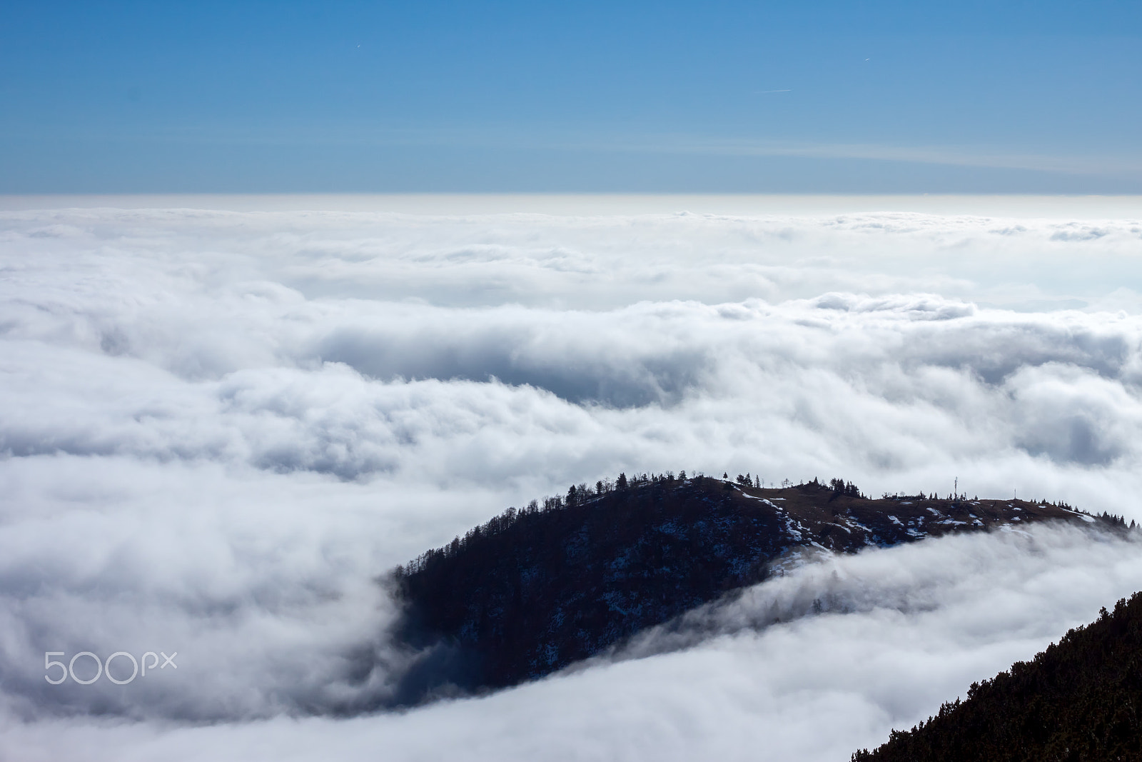 Canon EOS 500D (EOS Rebel T1i / EOS Kiss X3) + Canon EF 40mm F2.8 STM sample photo. View on mountains above clouds photography