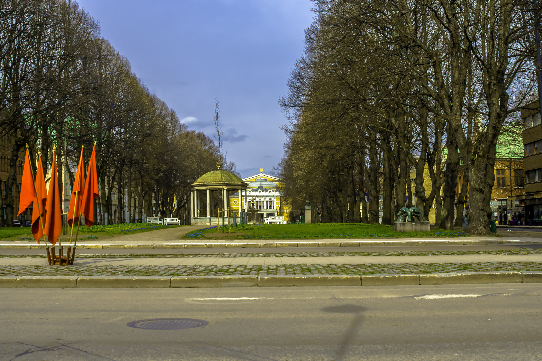 AF Zoom-Nikkor 28-85mm f/3.5-4.5 sample photo. Gävle esplanad (1st of may). photography