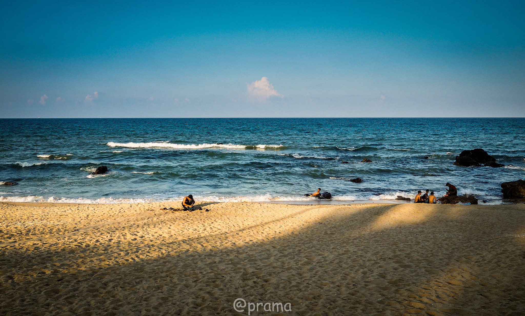 Olympus OM-D E-M1 + LEICA DG SUMMILUX 15/F1.7 sample photo. At the beach photography