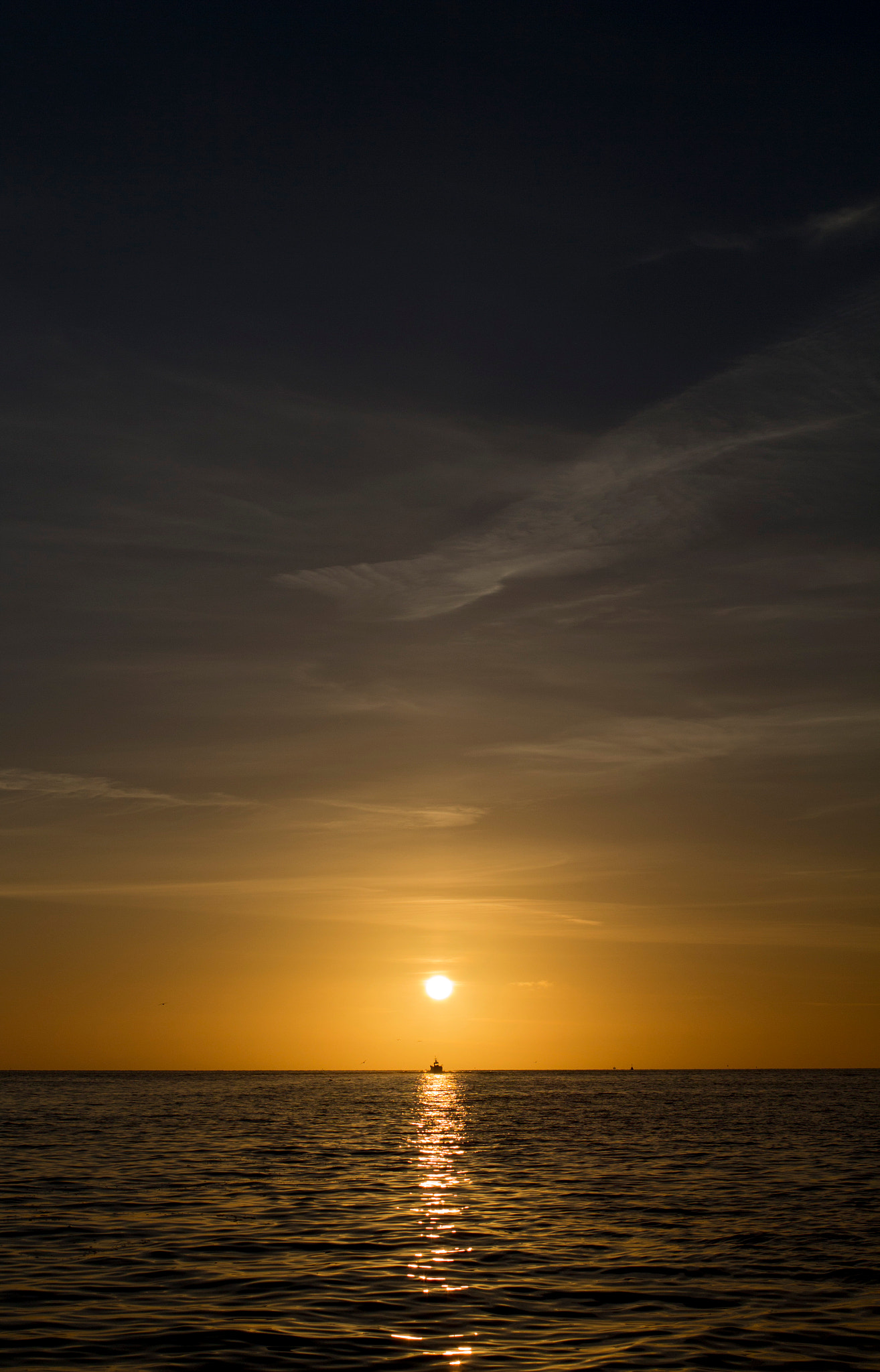 Canon EF 35mm F2 IS USM sample photo. Sunrise photography