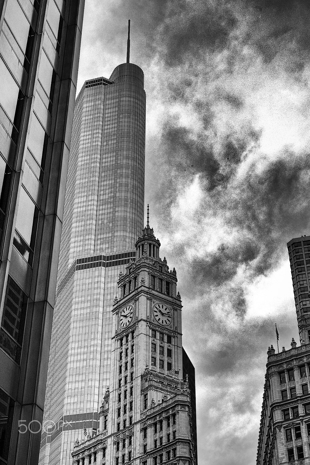 Fujifilm X-A1 sample photo. Pointing the sky photography