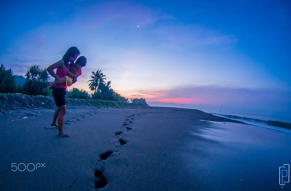 Olympus PEN E-PM2 + OLYMPUS 8mm Lens sample photo. Footprints photography