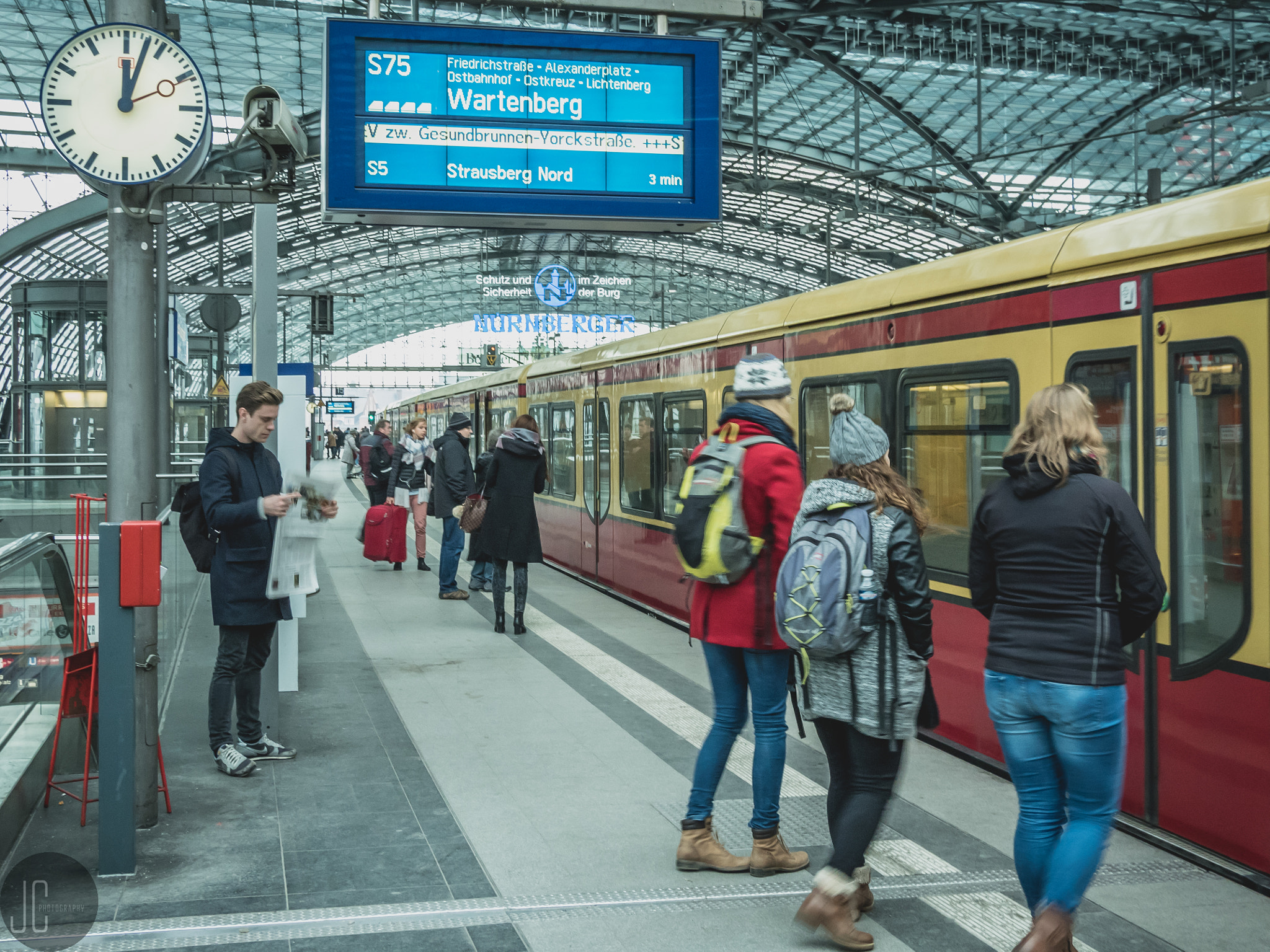 Olympus OM-D E-M5 II + Panasonic Lumix G 20mm F1.7 ASPH sample photo. Hauptbahnhof 2 photography