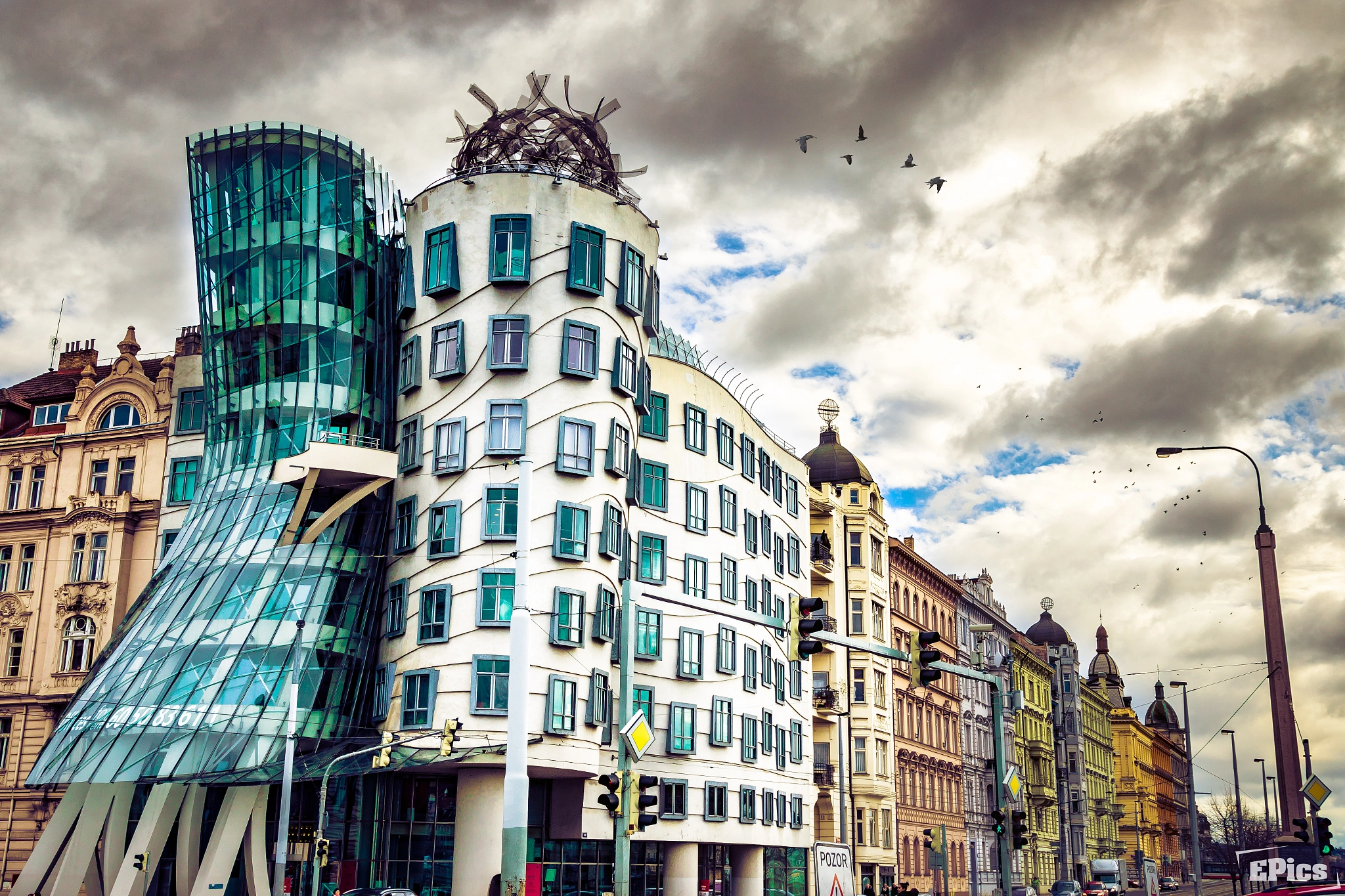 Canon EOS 7D Mark II + Sigma 24-105mm f/4 DG OS HSM | A sample photo. Dancing house in prague photography