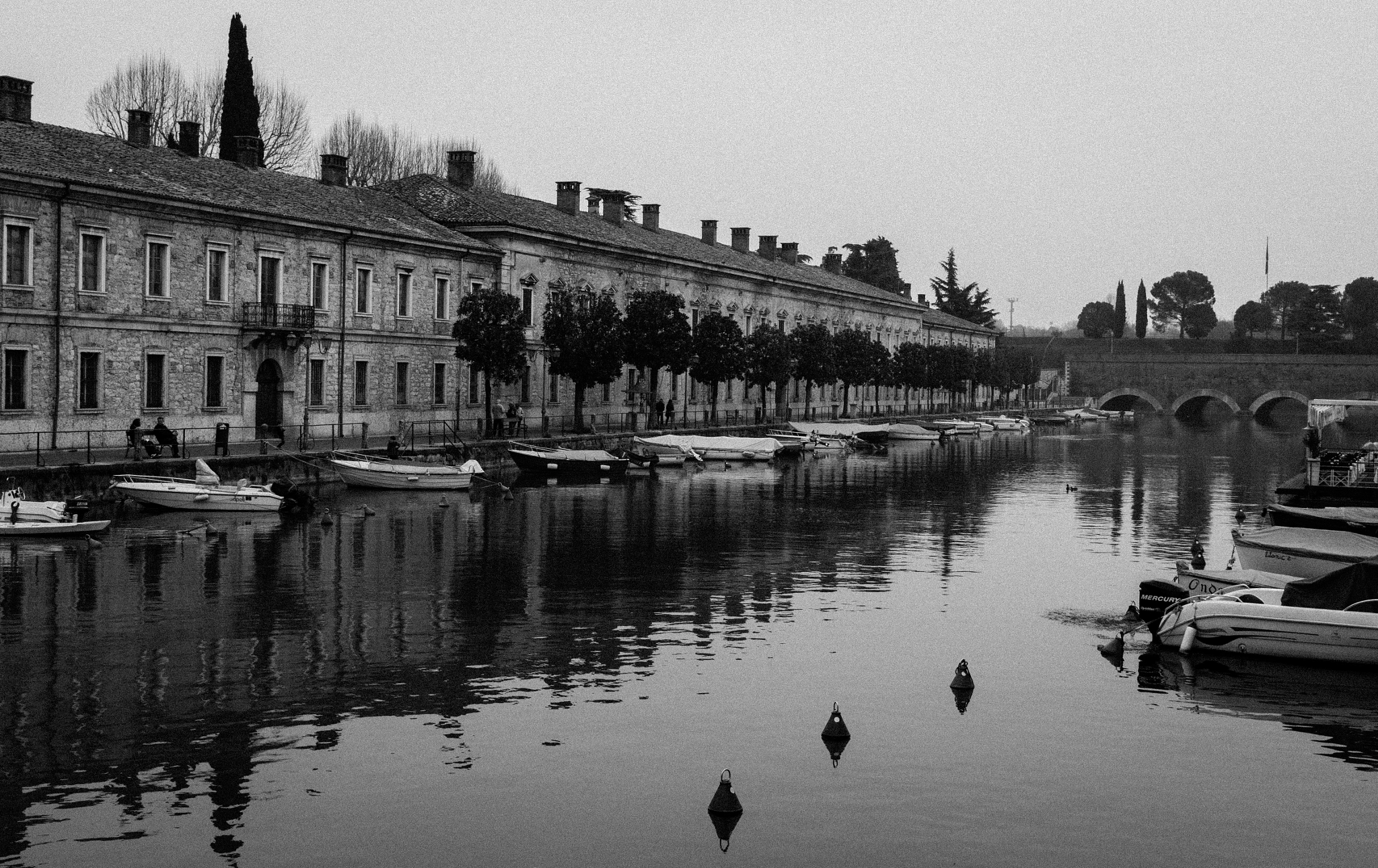Canon EF 28mm F2.8 IS USM sample photo. Peschiera del garda photography