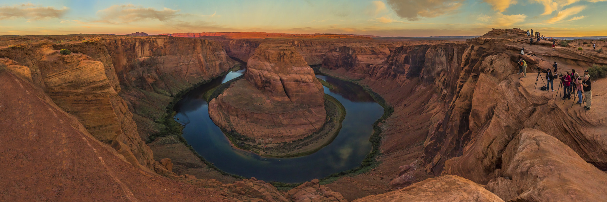 Canon EOS 650D (EOS Rebel T4i / EOS Kiss X6i) + Canon EF-S 17-55mm F2.8 IS USM sample photo. Horseshoe bend at sunrise photography