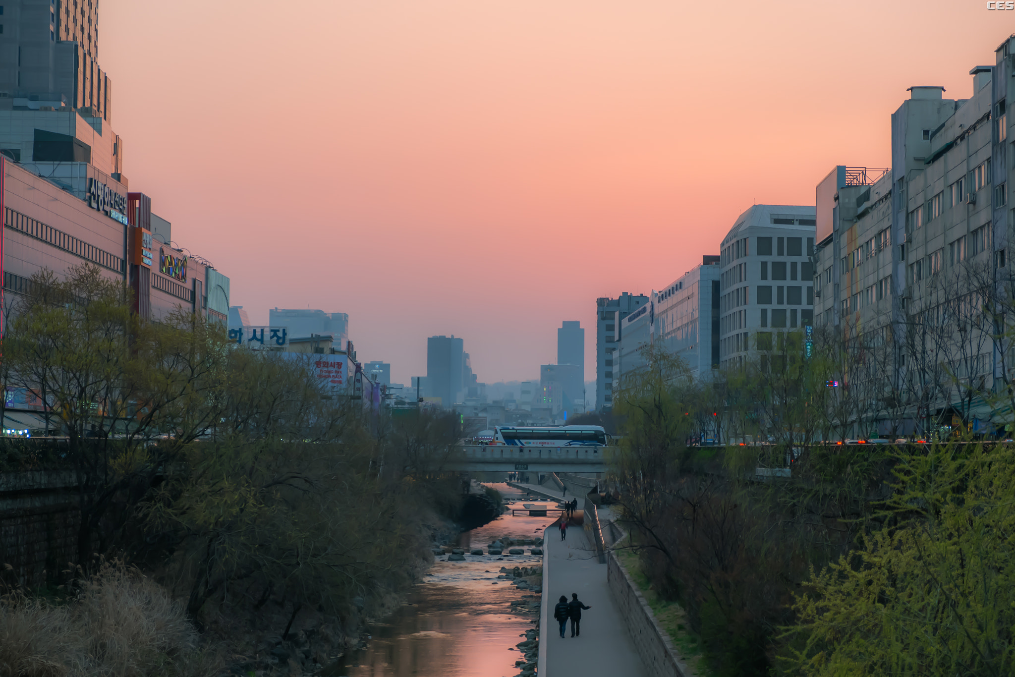 Fujifilm X-A2 + Fujifilm XF 18-55mm F2.8-4 R LM OIS sample photo. Hazy sunset photography