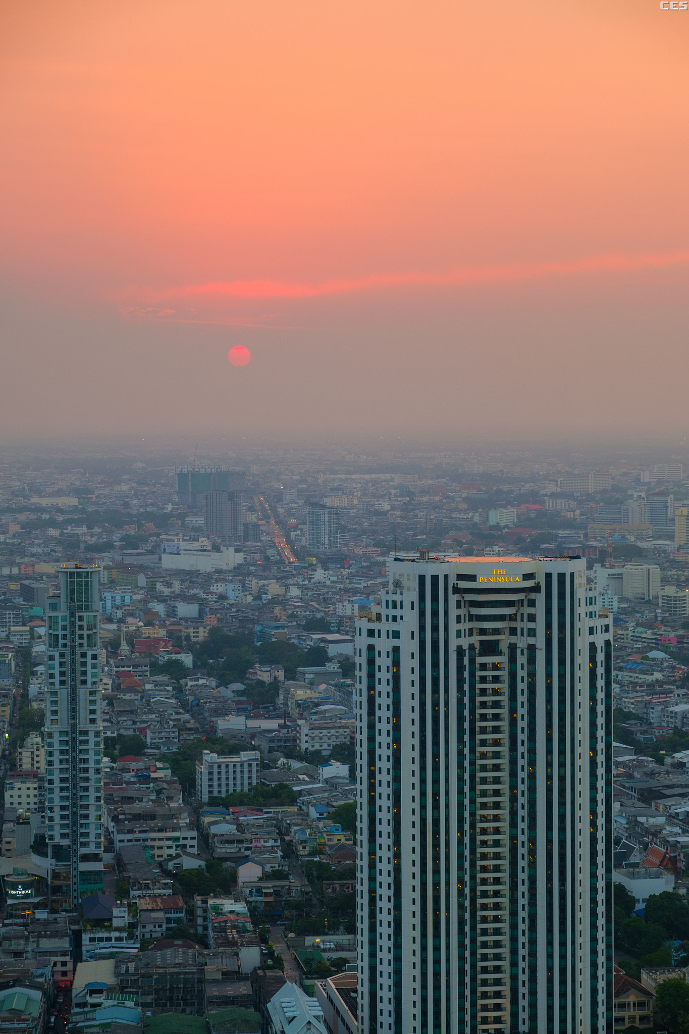 Fujifilm X-A2 + Fujifilm XF 18-55mm F2.8-4 R LM OIS sample photo. Sunset in bangkok photography