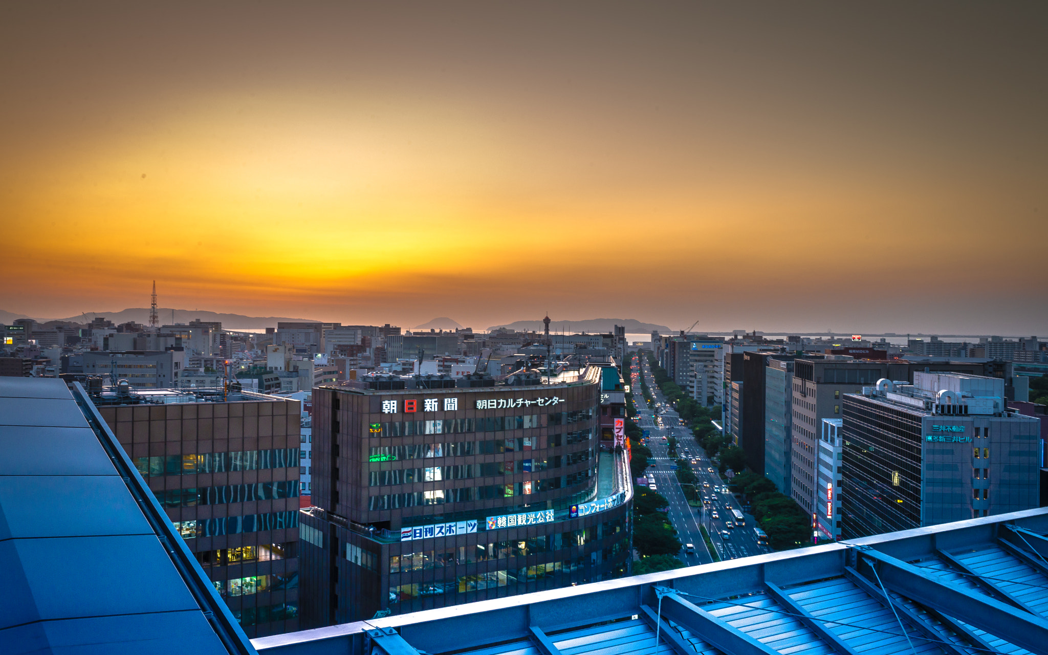 Nikon D610 + Nikon AF-S Nikkor 35mm F1.4G sample photo. Rooftop sunset photography