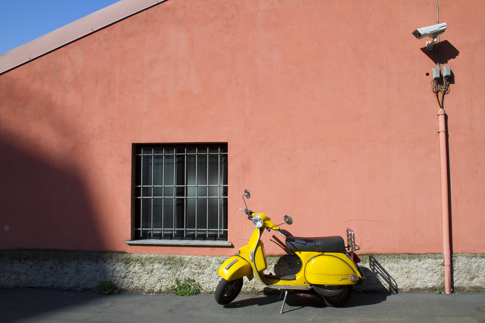 Canon EF-S 18-55mm F3.5-5.6 sample photo. Melon vespa photography