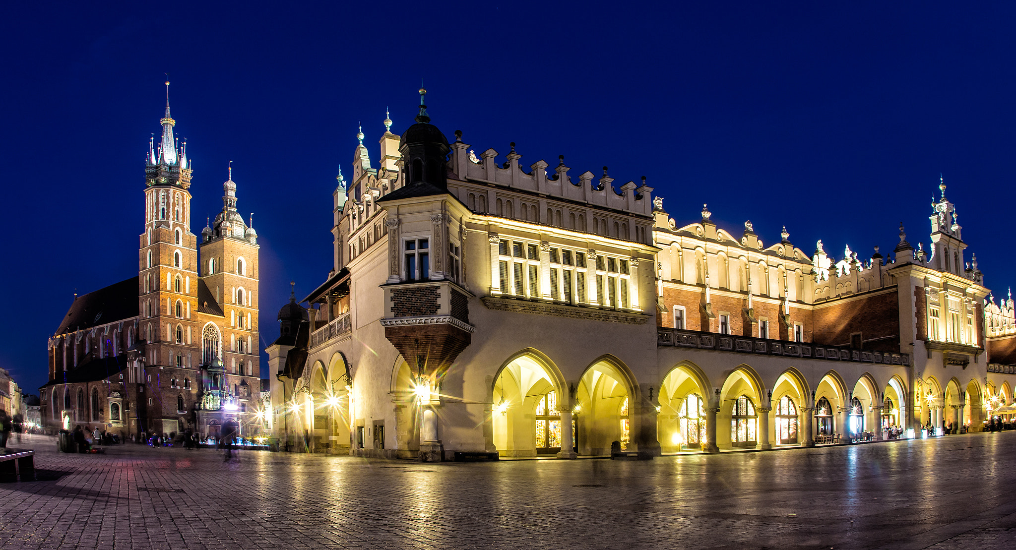 Canon EOS 60D + Canon EF 15mm F2.8 Fisheye sample photo. Market square in cracow. poland. photography