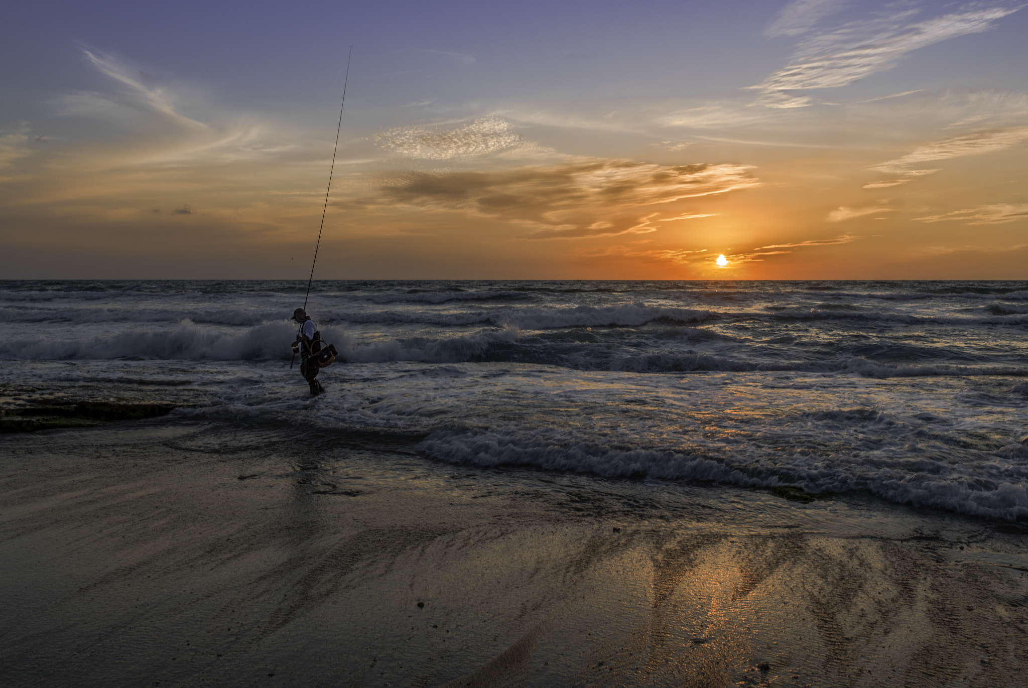 Hasselblad H4D-40 + HC 35 sample photo. Fisherman's time photography