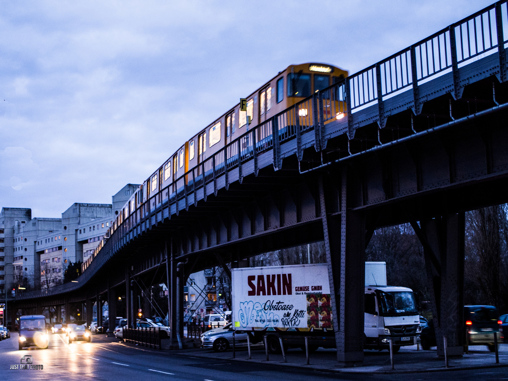 Olympus OM-D E-M5 + LUMIX G 25/F1.7 sample photo. The blue hour train photography