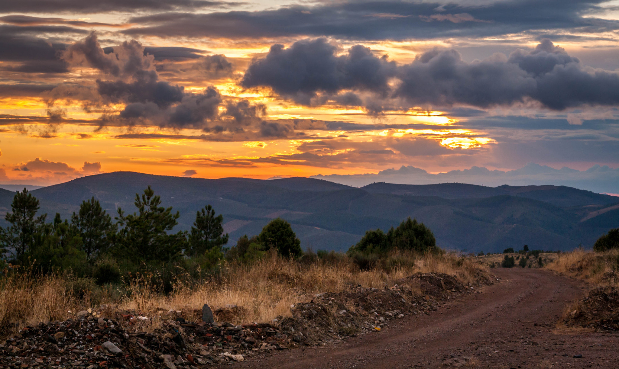 Sigma 70-300mm F4-5.6 APO DG Macro sample photo. Sunset at the mountains photography