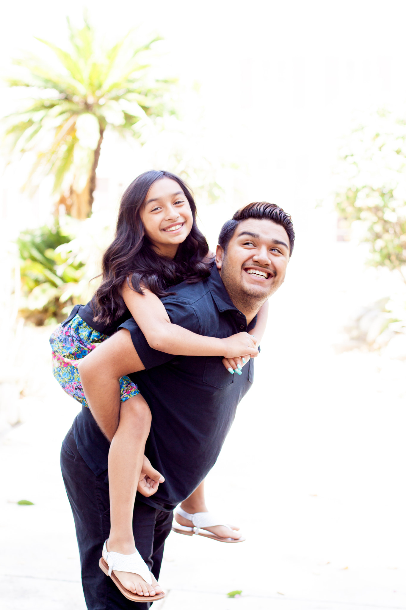Canon EOS 500D (EOS Rebel T1i / EOS Kiss X3) + Canon EF 50mm F1.4 USM sample photo. Sibling love photography