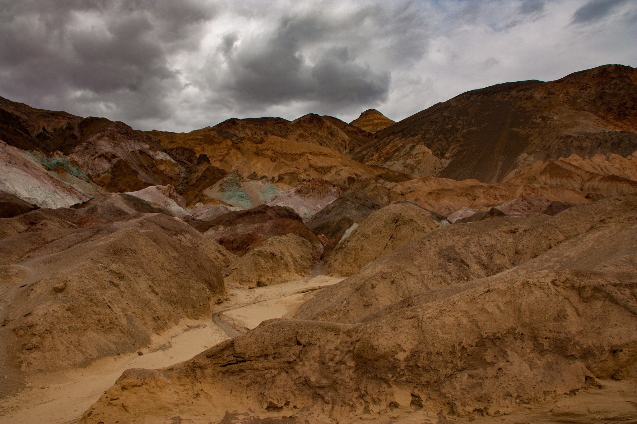 Canon EOS 450D (EOS Rebel XSi / EOS Kiss X2) sample photo. A cloudy day at death valley photography