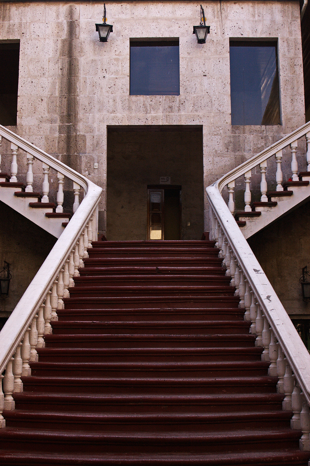 AF Zoom-Nikkor 35-80mm f/4-5.6D N sample photo. Escalera photography