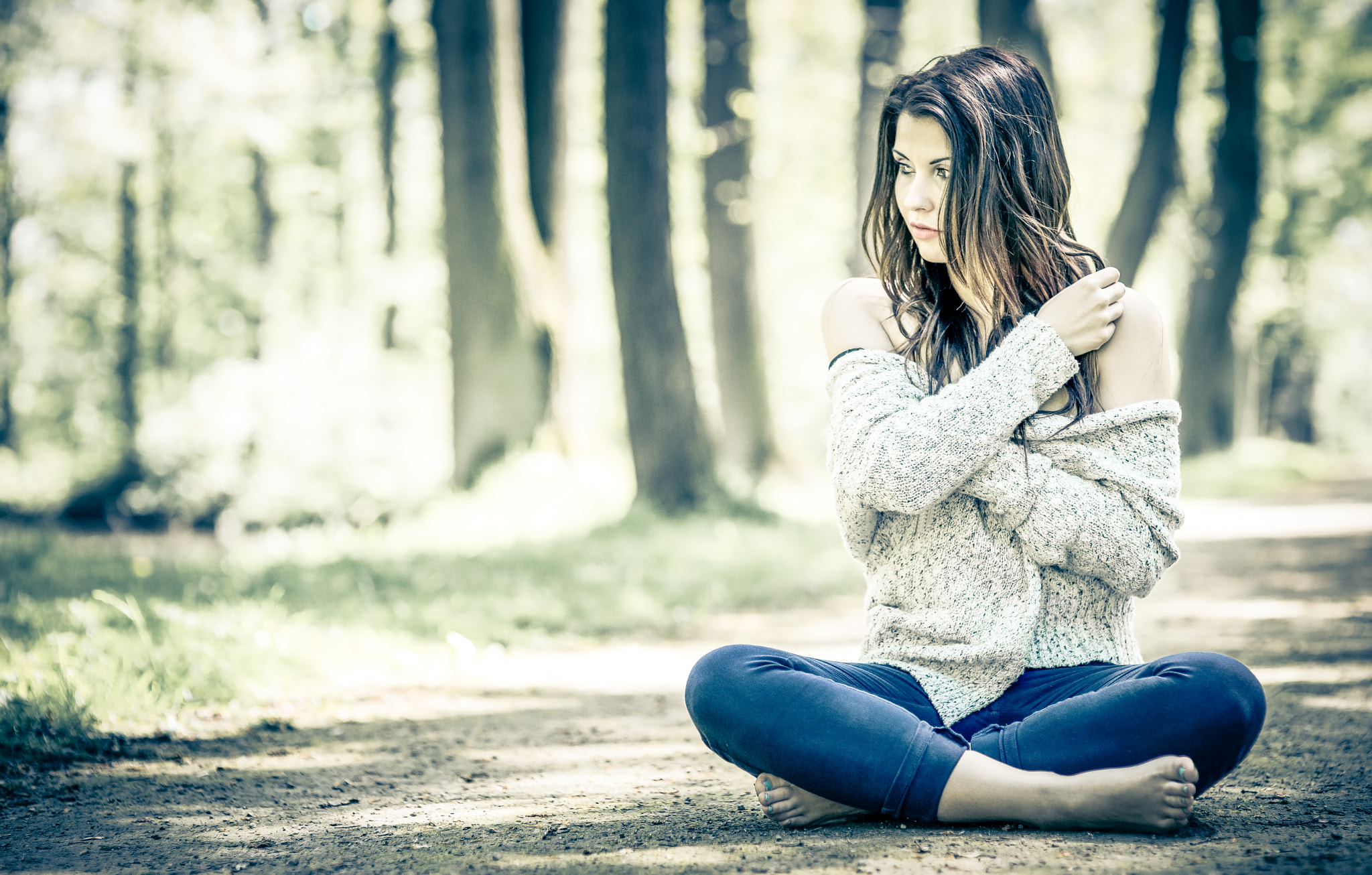 Sony a7 II + Sigma 85mm F1.4 EX DG HSM sample photo. Woman in nature photography