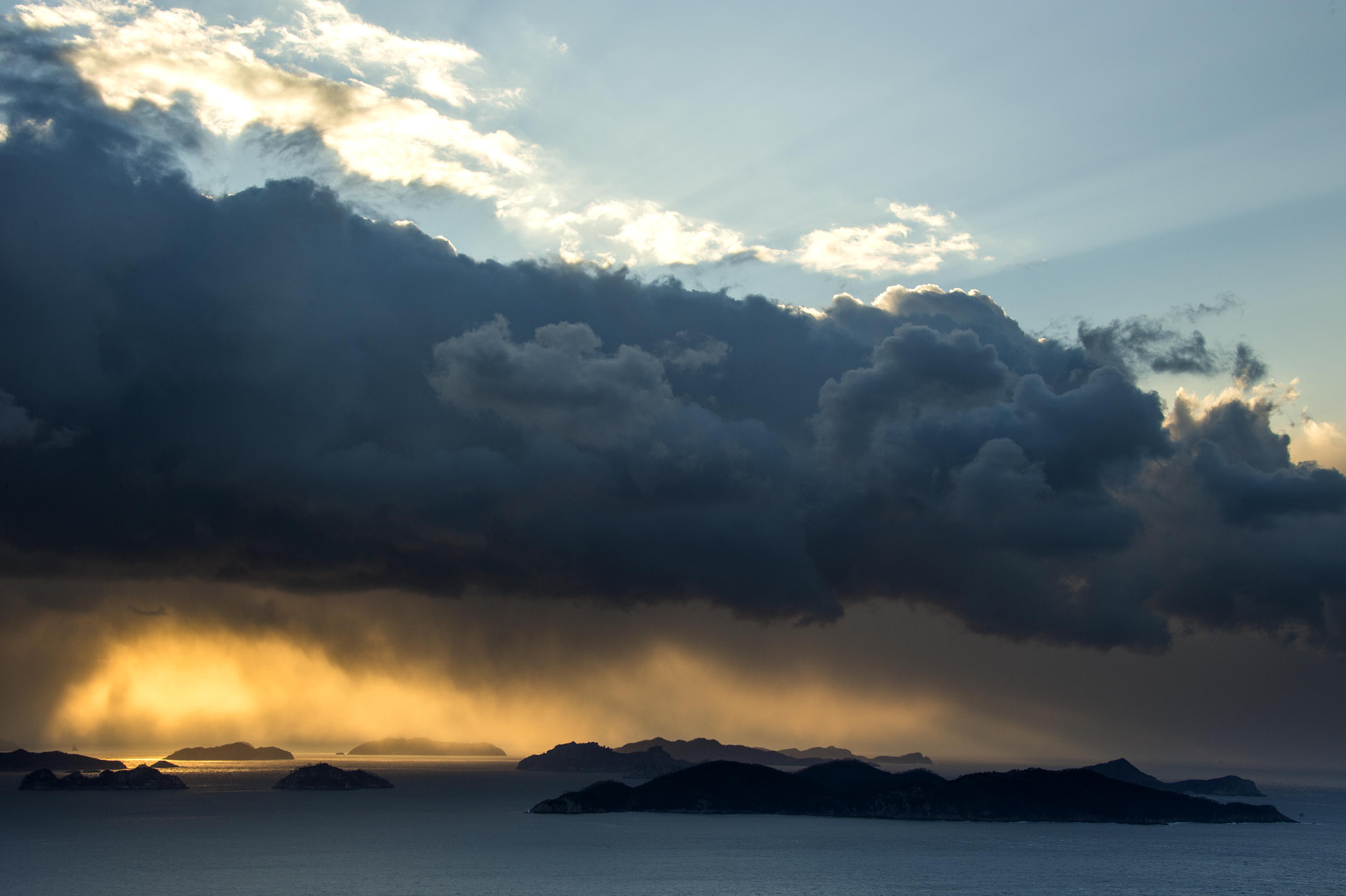 Canon EF 28-300mm F3.5-5.6L IS USM sample photo. Split weather photography