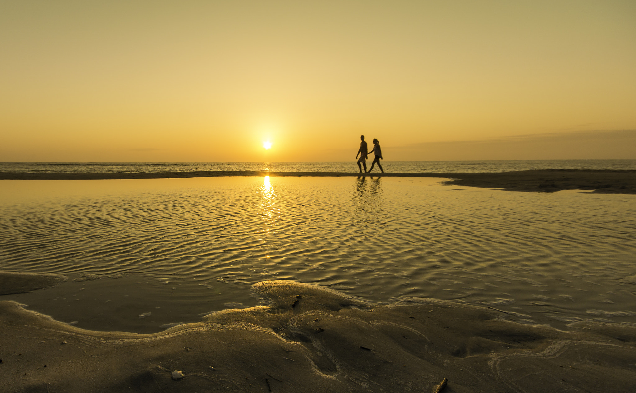 Sony a6000 + Sigma 10-20mm F4-5.6 EX DC HSM sample photo. Stroll in naples photography