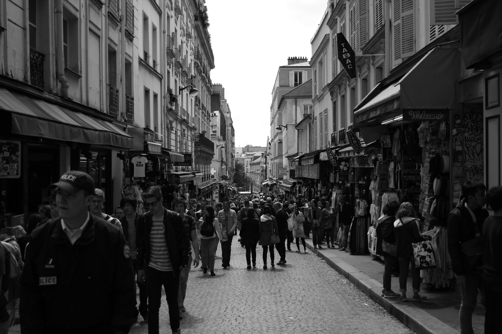 Canon EF-S 18-55mm f/3.5-5.6 USM sample photo. Paris street  photography