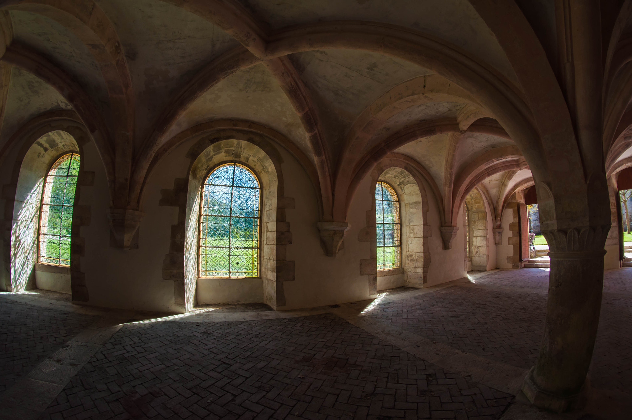 Nikon D5000 + Samyang 8mm F3.5 Aspherical IF MC Fisheye sample photo. Abbaye de fontenay photography