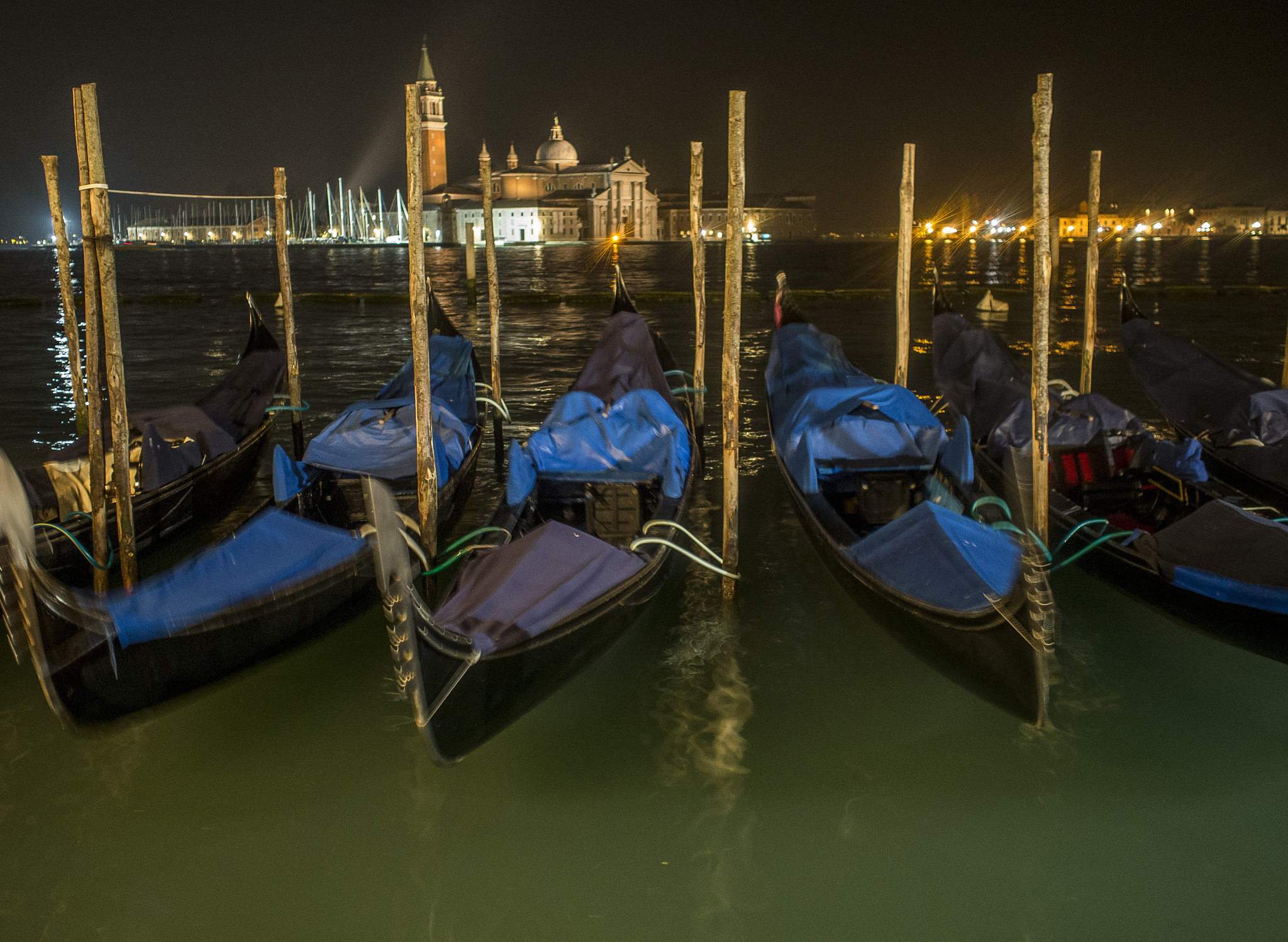 Olympus M.Zuiko Digital 17mm F1.8 sample photo. Notte veneziana photography
