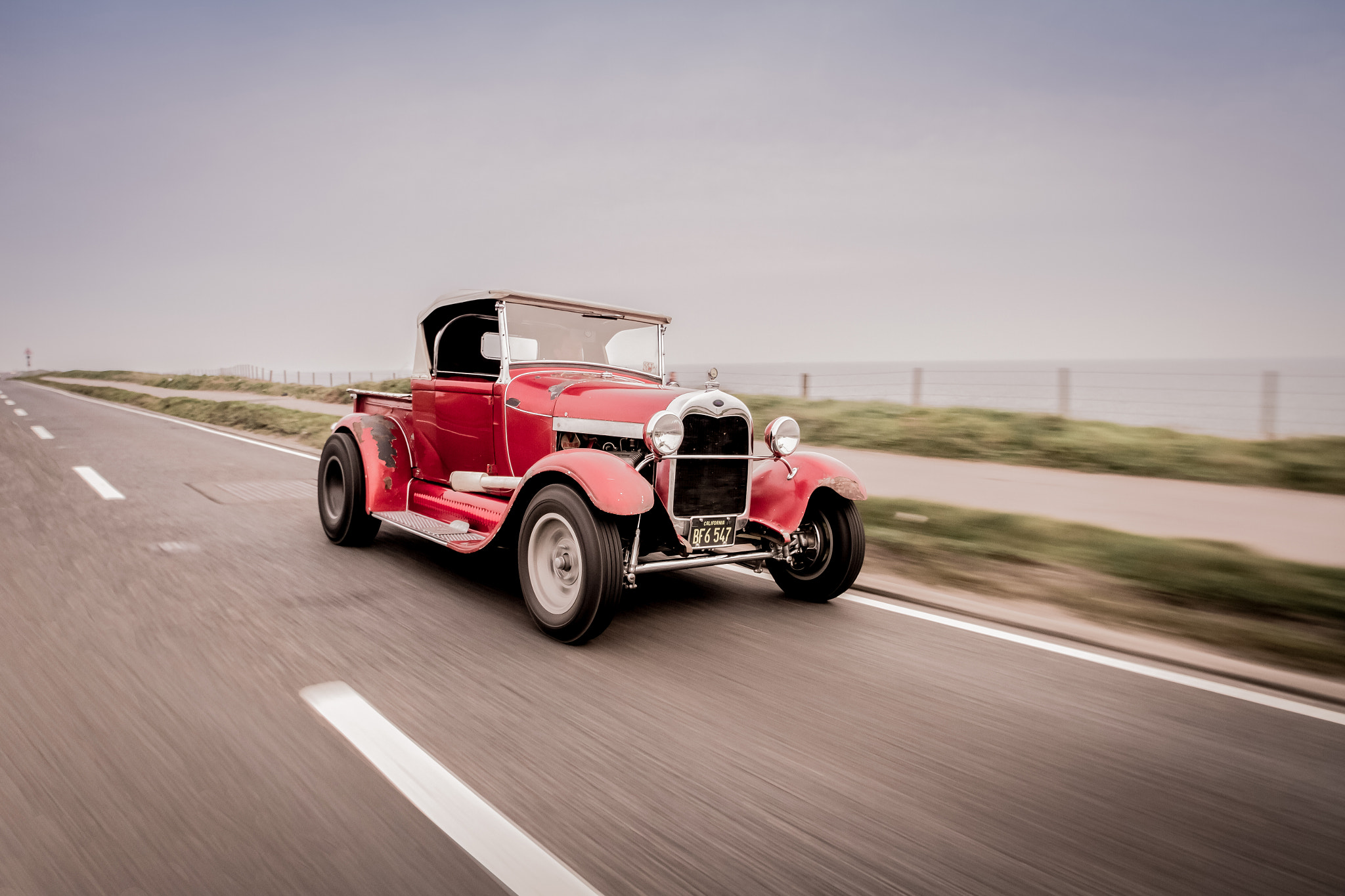 Canon EOS 7D + Sigma 14mm f/2.8 EX Aspherical HSM sample photo. The dean lowe roadster pick up photography