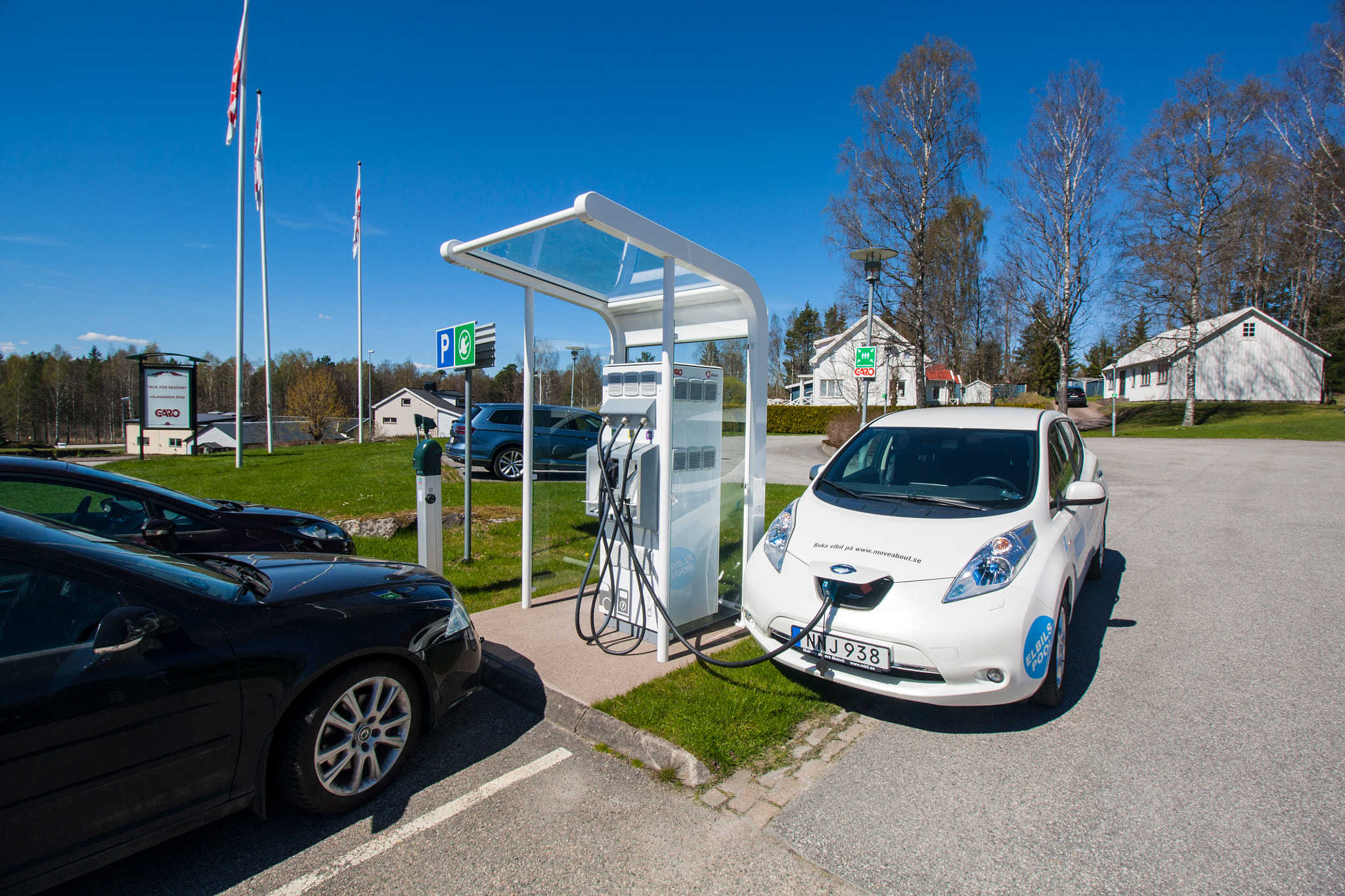 Canon EF-S 10-18mm F4.5–5.6 IS STM sample photo. Charging nissan leaf on a roadtrip in s. sweden photography