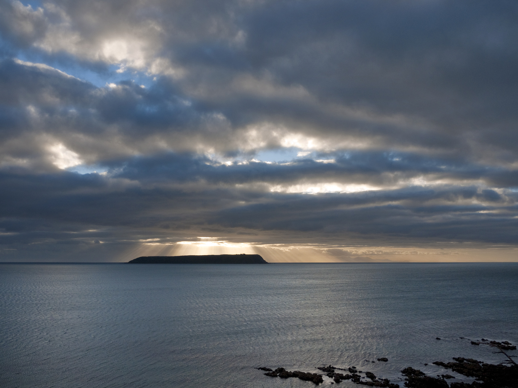 Panasonic Lumix DMC-GF1 sample photo. Dusk over mana island photography