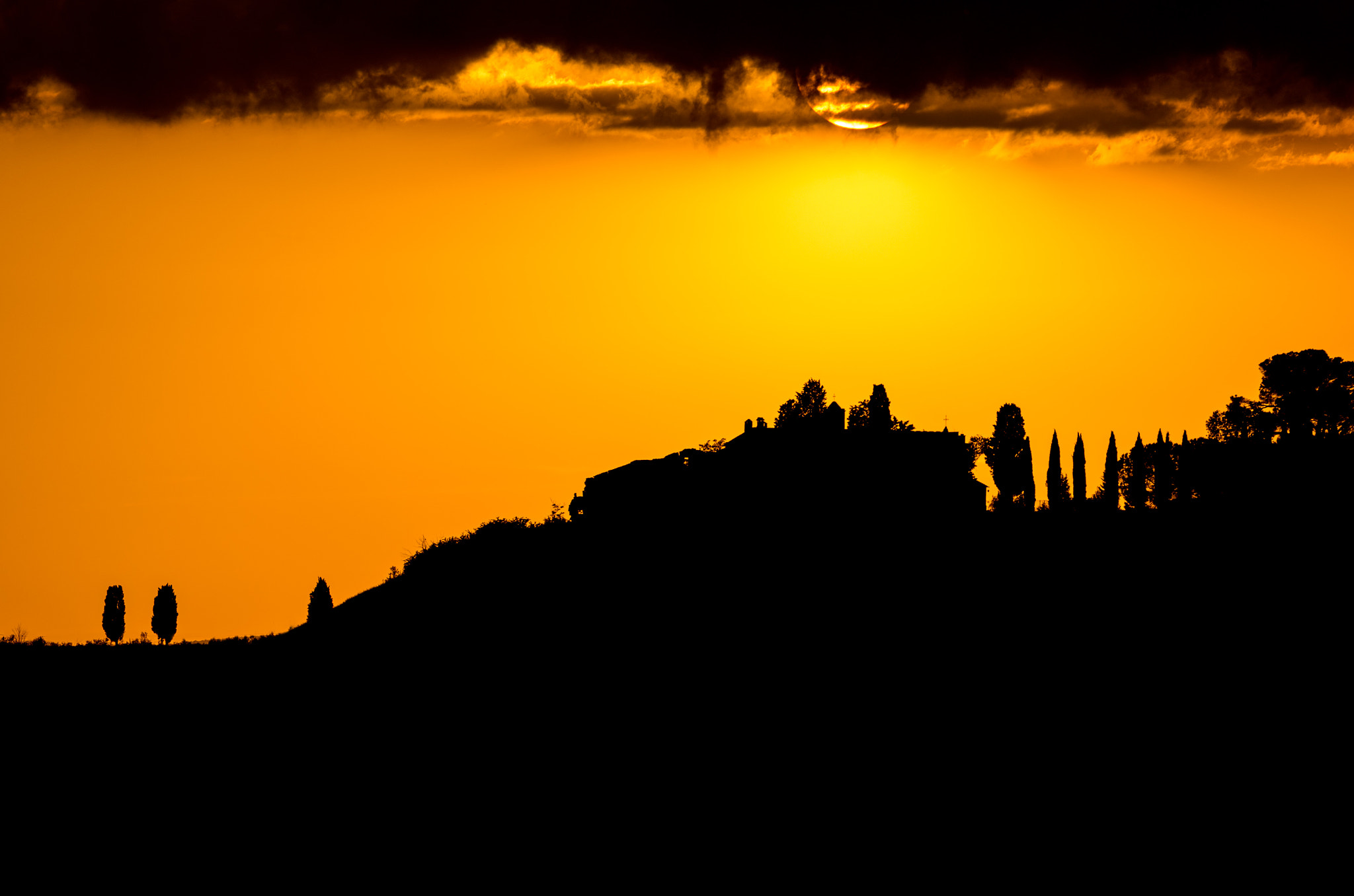Pentax K-5 IIs sample photo. Silhouette of tuscany at sunset photography