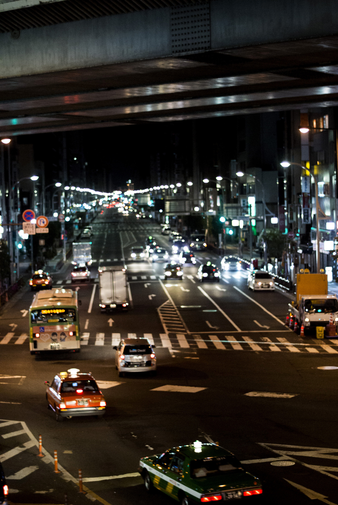 Nikon 1 J1 + Nikon 1 Nikkor 32mm F1.2 sample photo. 上野駅前 photography