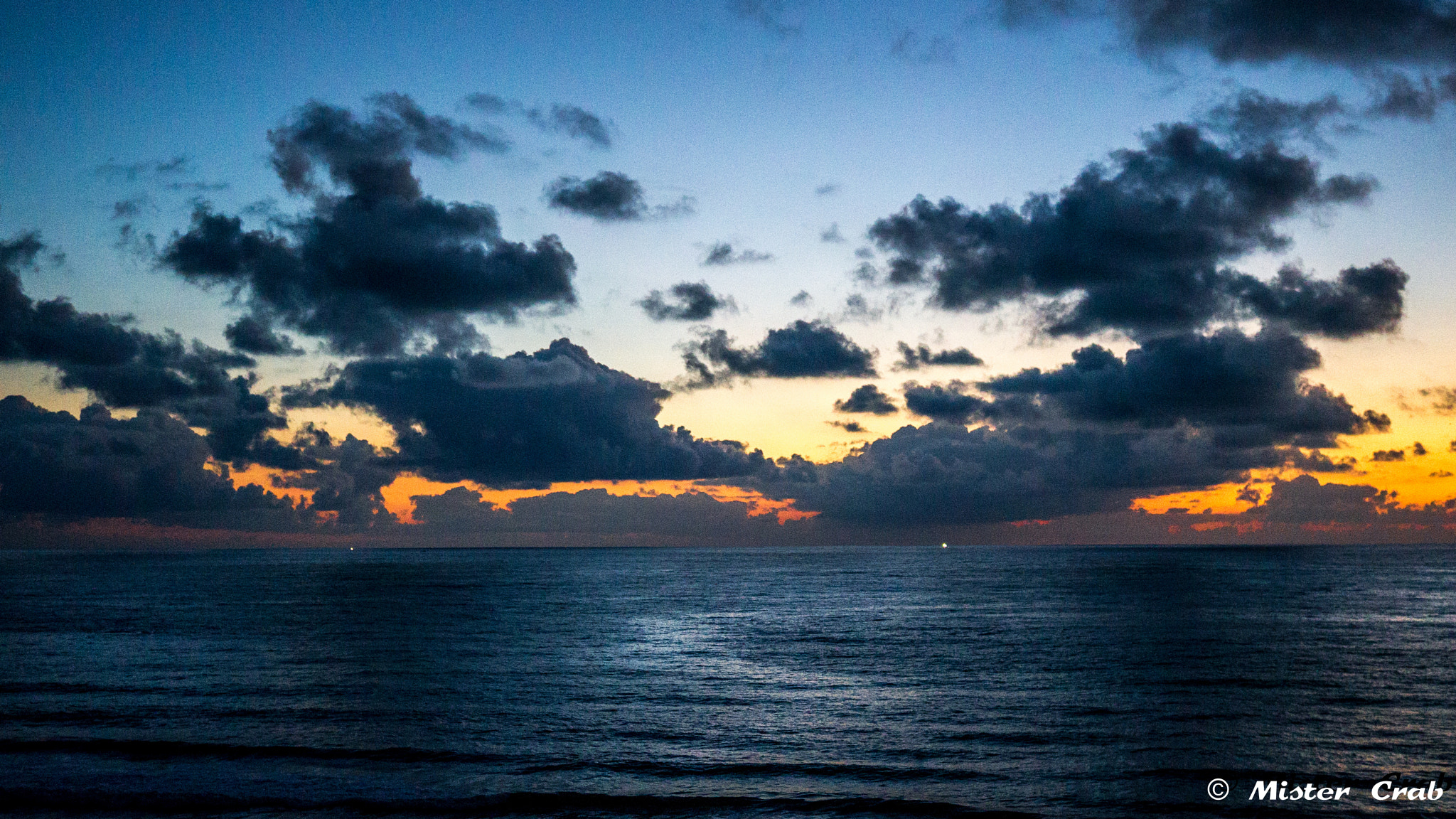 Panasonic Lumix DMC-GX1 + LUMIX G 20/F1.7 II sample photo. Du bleu dans les nuages photography