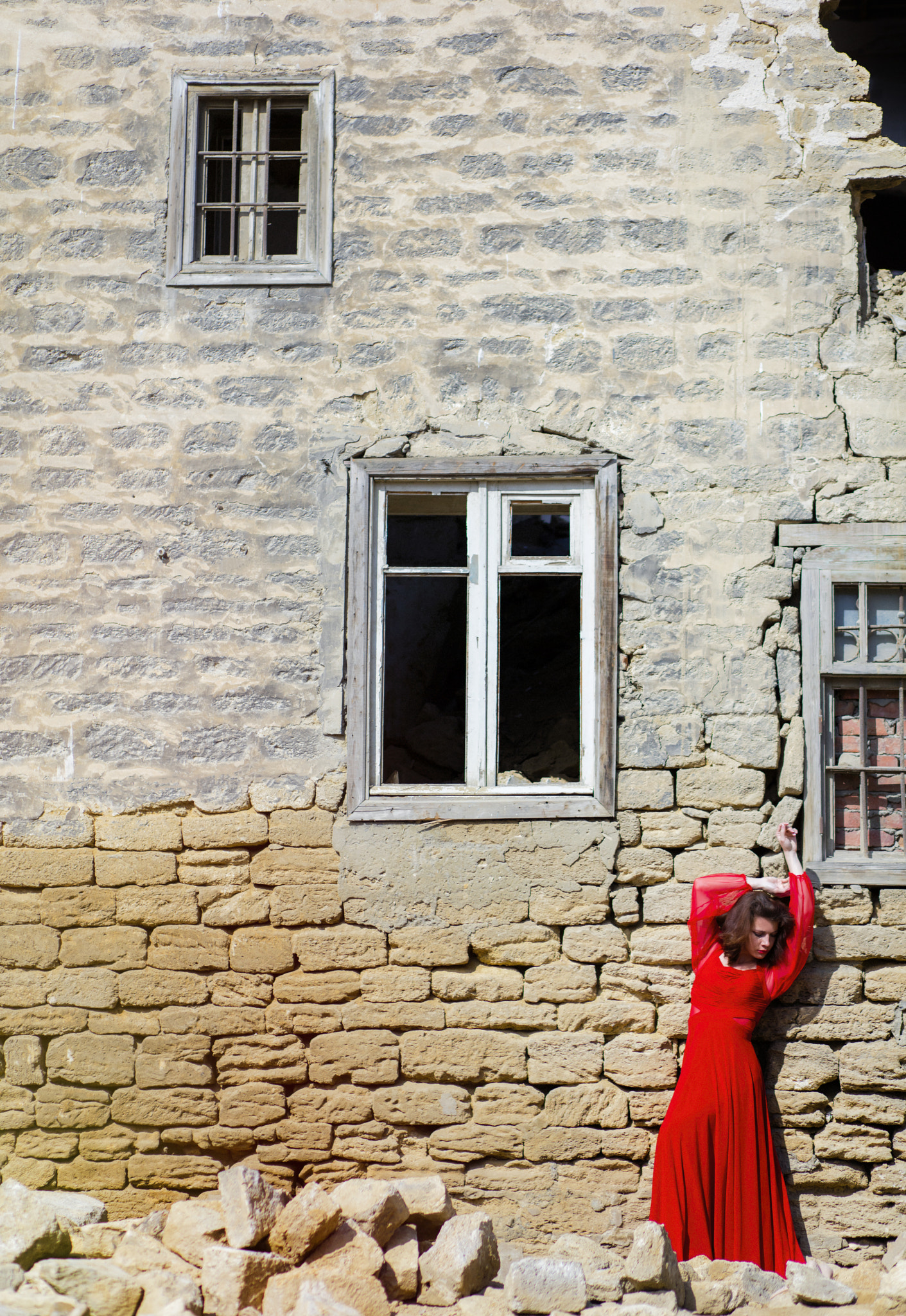 Canon EOS 5DS + Canon EF 85mm F1.8 USM sample photo. Lady in red photography