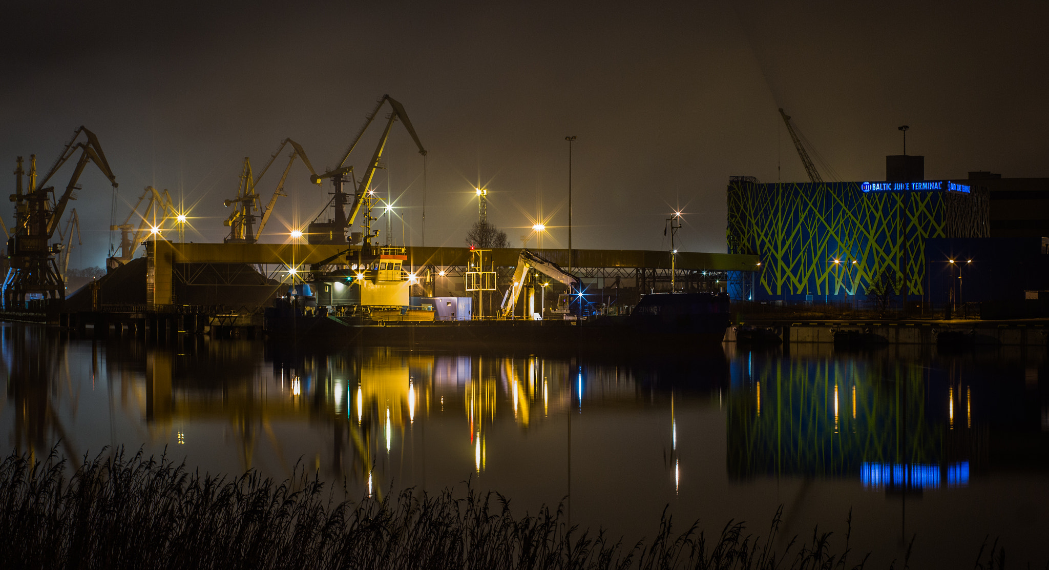 Canon EOS 650D (EOS Rebel T4i / EOS Kiss X6i) + Canon EF 50mm F1.2L USM sample photo. Dredger at night photography