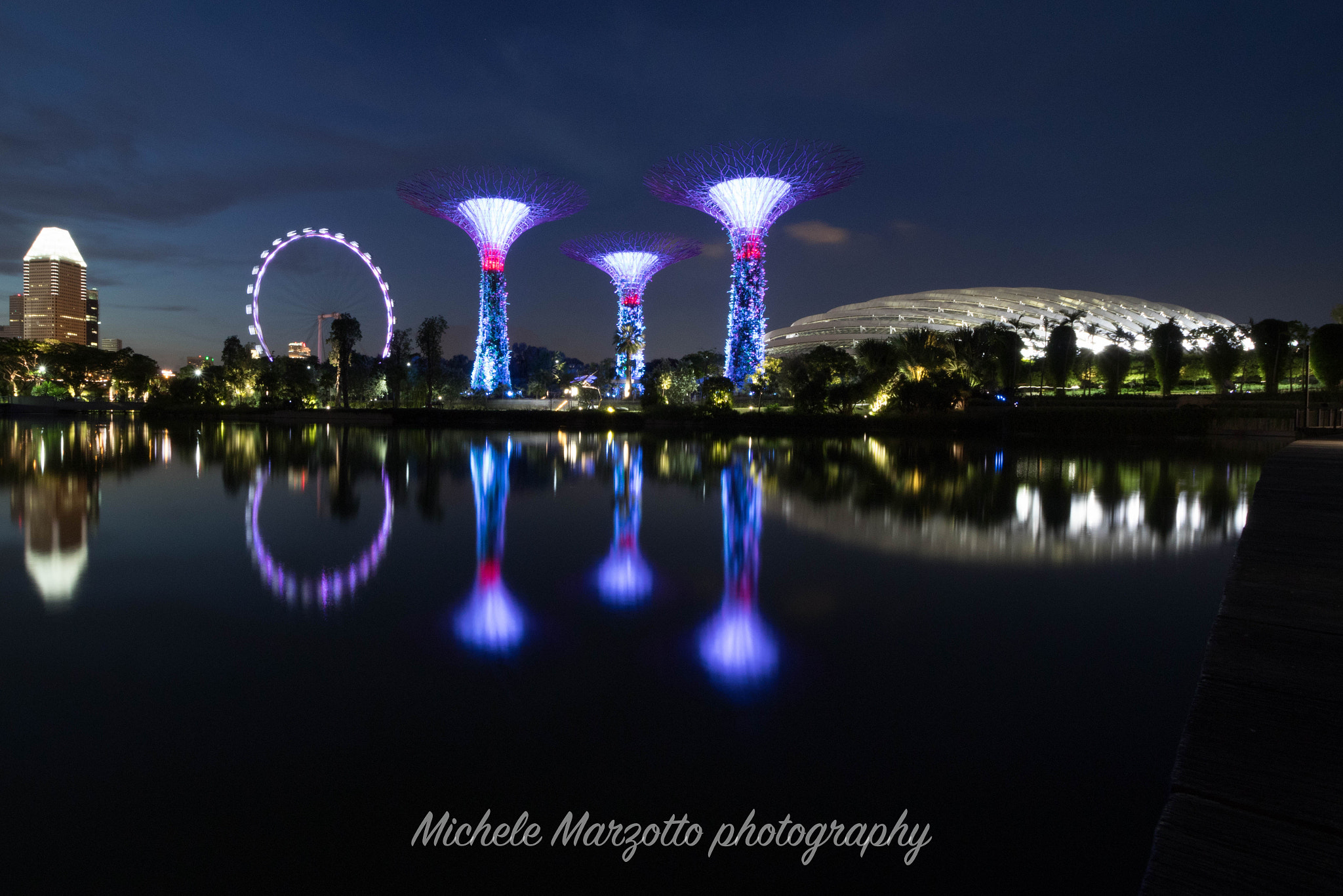 Canon EOS 80D + Canon EF-S 10-18mm F4.5–5.6 IS STM sample photo. Singapore night photography