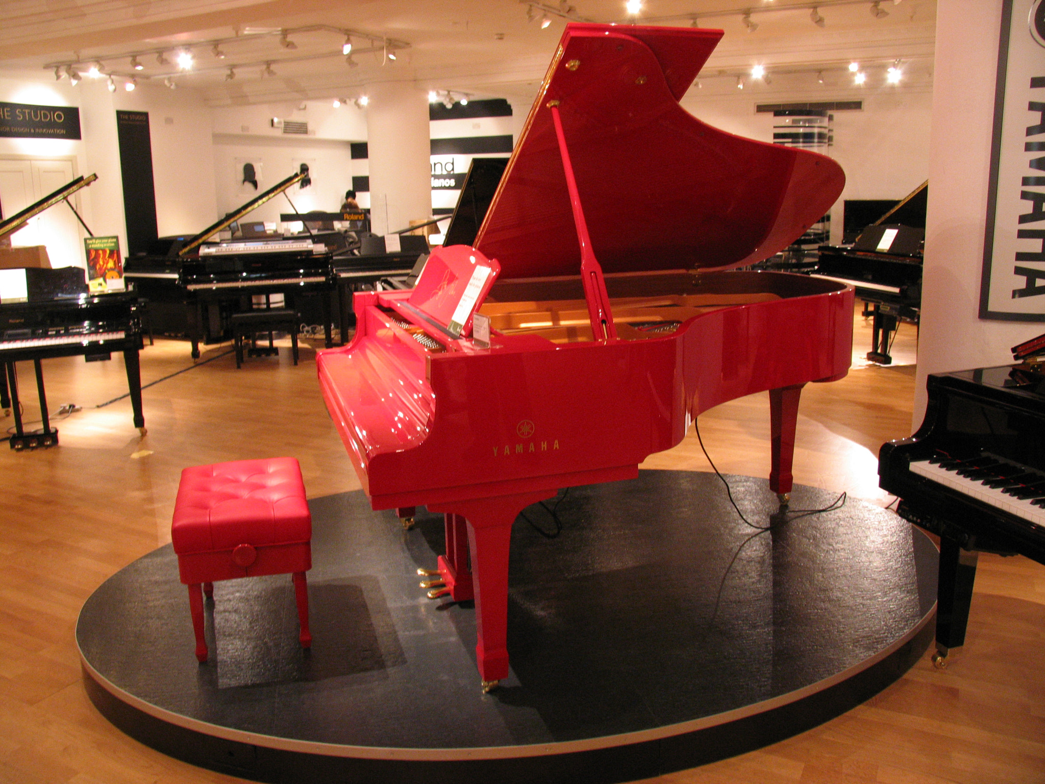 Canon POWERSHOT PRO1 sample photo. Harrods piano photography