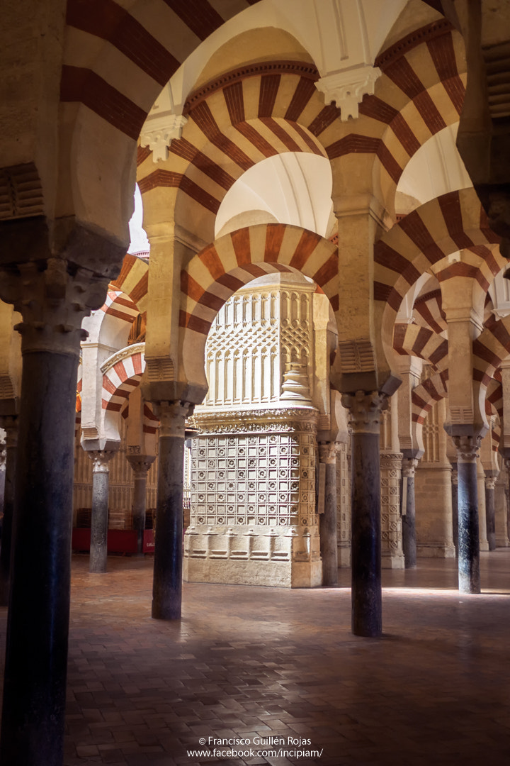 Olympus OM-D E-M5 II + Olympus M.Zuiko Digital 17mm F1.8 sample photo. Mezquita (i) photography