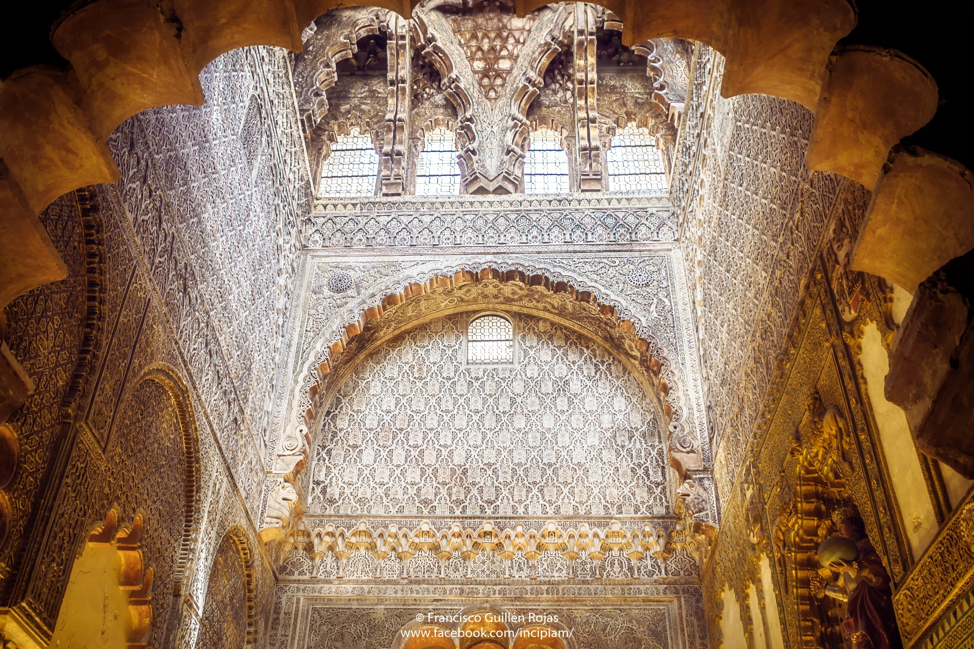 Olympus OM-D E-M5 II + Olympus M.Zuiko Digital 17mm F1.8 sample photo. Mihrab mezquita (i) photography