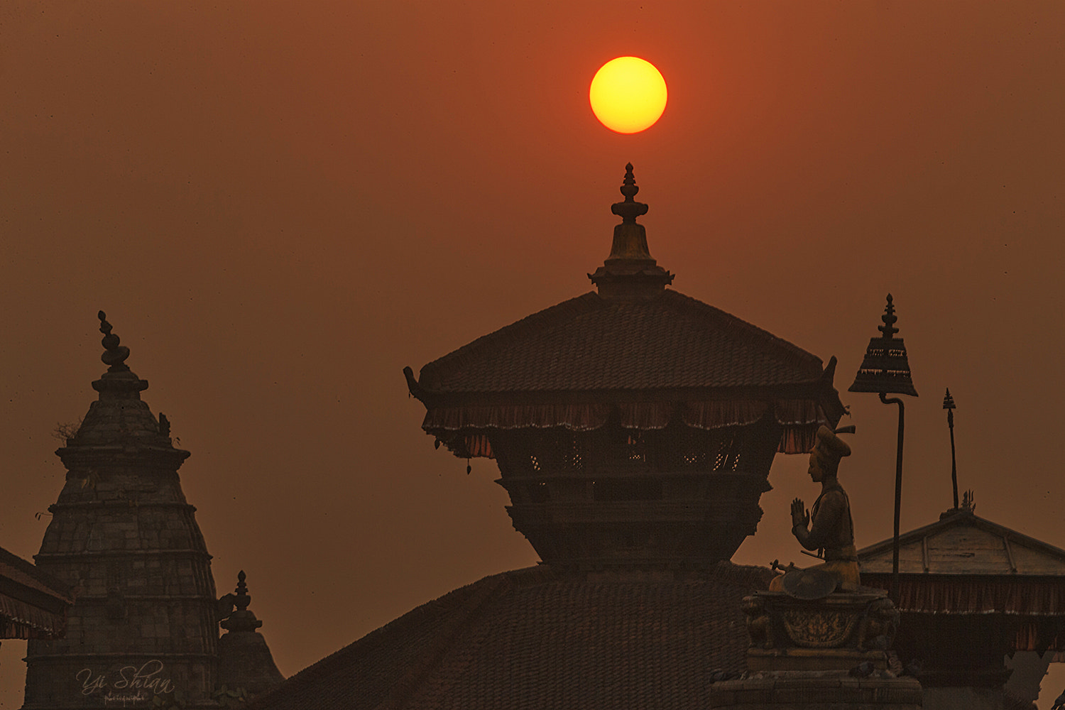 Canon EOS-1D X + Canon EF 70-200mm F2.8L IS II USM sample photo. Nepal bhaktapur sunrise photography