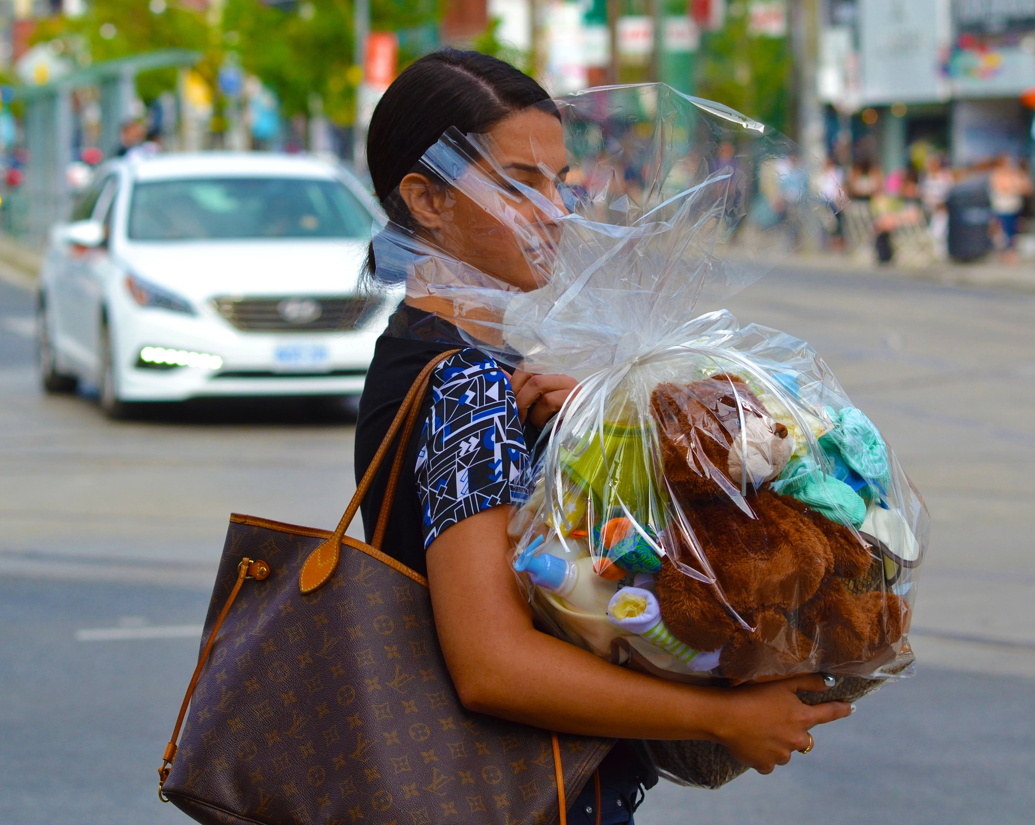 Nikon D3100 + Nikon AF-S Nikkor 85mm F1.8G sample photo. Bearing gifts photography