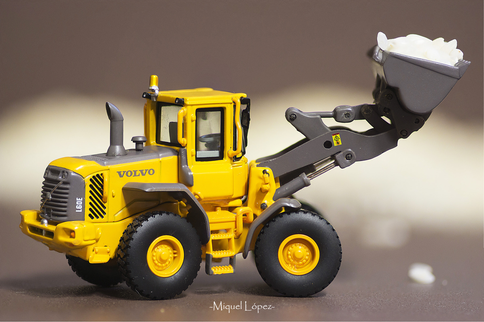 Sony SLT-A77 + Sigma 30mm F1.4 EX DC HSM sample photo. Excavadora photography