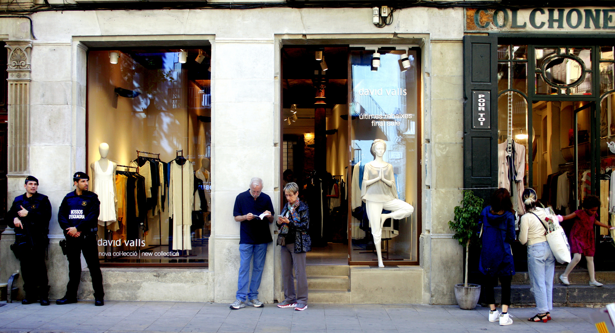 Canon EF-S 18-55mm F3.5-5.6 sample photo. Passeig del born (la ribera-barcelona) photography