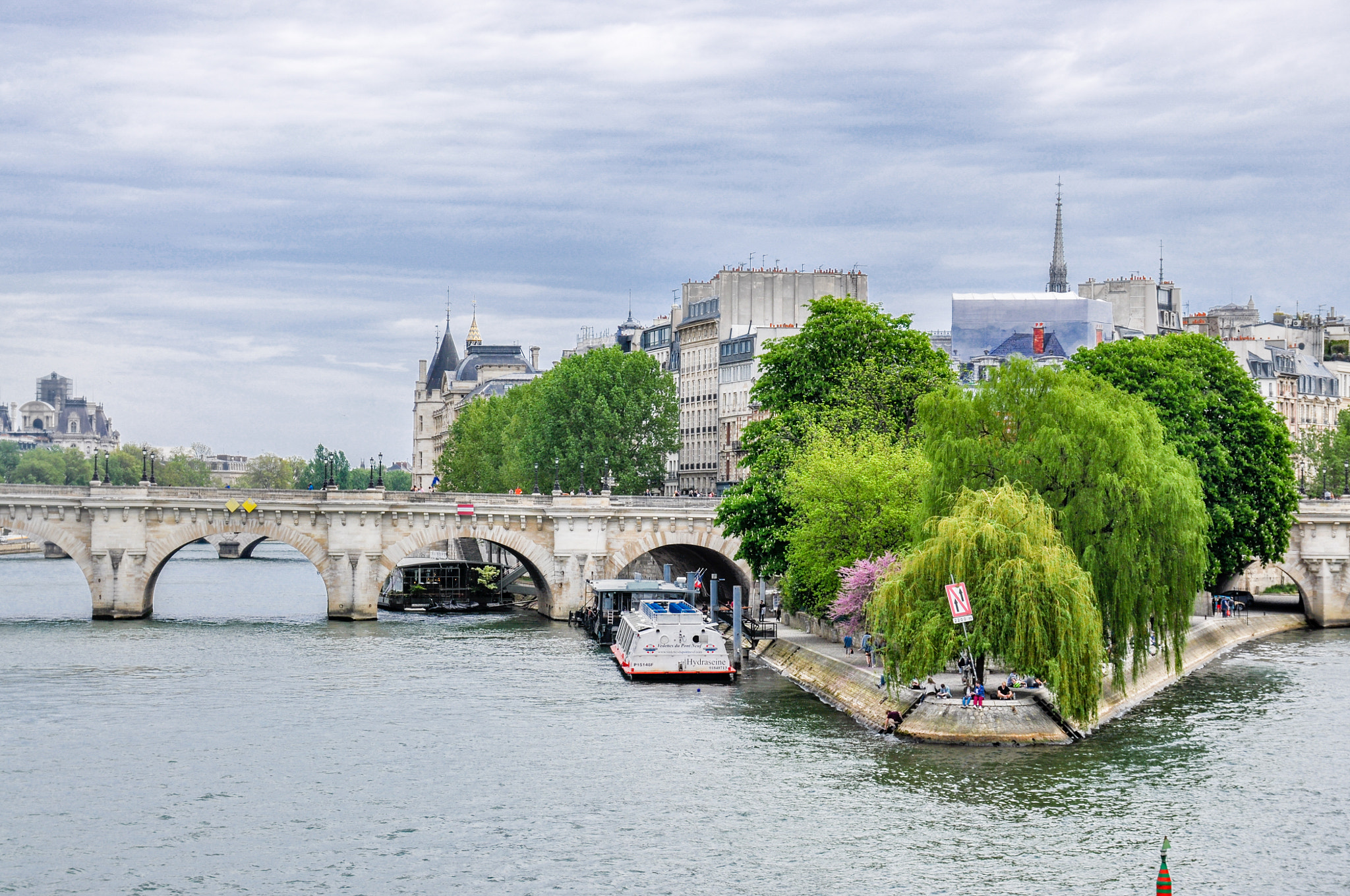 Nikon D90 + Sigma 17-70mm F2.8-4 DC Macro OS HSM | C sample photo. Vue du pont des arts photography