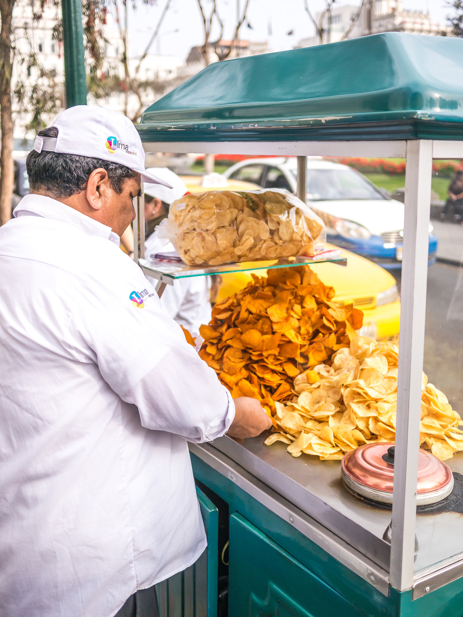 Panasonic Lumix DMC-G5 + Panasonic Lumix G 20mm F1.7 ASPH sample photo. Potatos and sweet potatos seller photography